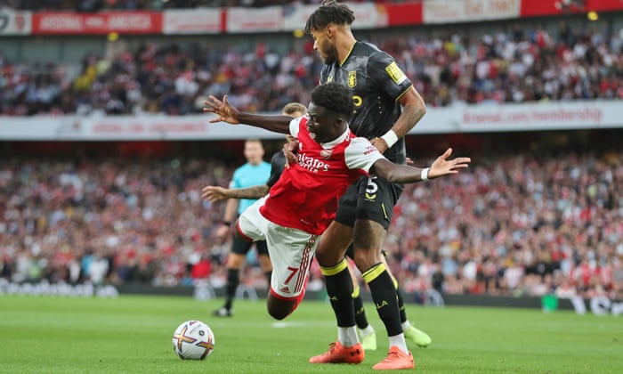 Bukayo Saka of Arsenal pushed by Tyrone Mings of Aston Villa - no penalty given.