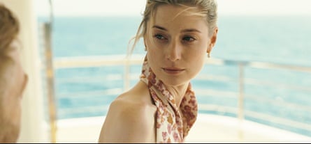 Elizabeth Debicki as Kat in Tenet.