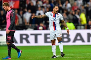 Memphis Depay Is Back In The Goals And Fuelling Lyon S Grand Ambitions Football The Guardian