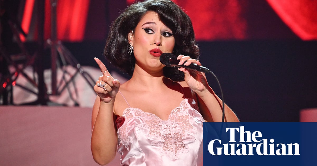 Raye’s second album delayed due to theft of songwriting books from car Raye’s second album delayed due to theft of songwriting books from car