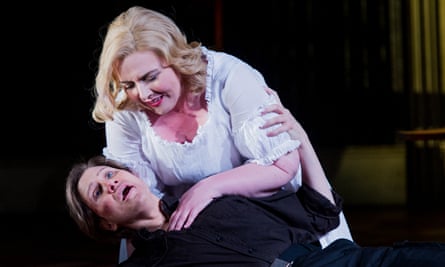 Dramatic momentum … Sarah-Jane Brandon as Giulietta and Stephanie Marshall as Romeo in I Capuleti e i Montecchi.