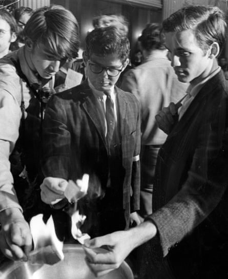 three young men burn draft cards
