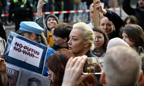 Yulia Navalnaya (Center), widow of the late Kremlin opposition leader Alexei Navalny, arrives at a rally next to the Russian embassy in Berlin, on March 17, 2024.