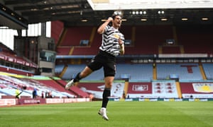 Edinson Cavani wraps it up for United.