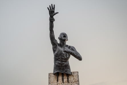 A statue memorialising Benkos Biohó.
