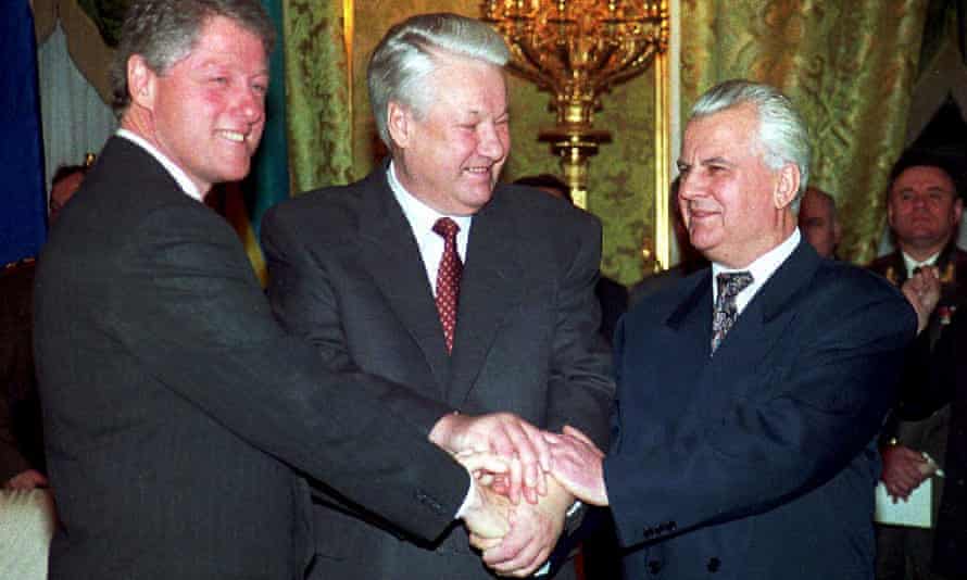 Bill Clinton, Boris Yeltsin and Ukraine’s Leonid Kravchuk after signing a nuclear disarmament agreement in the Kremlin in 1994.