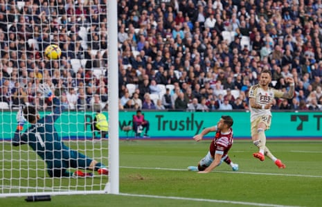 James Maddison beats Fabianski to score for the Foxes.