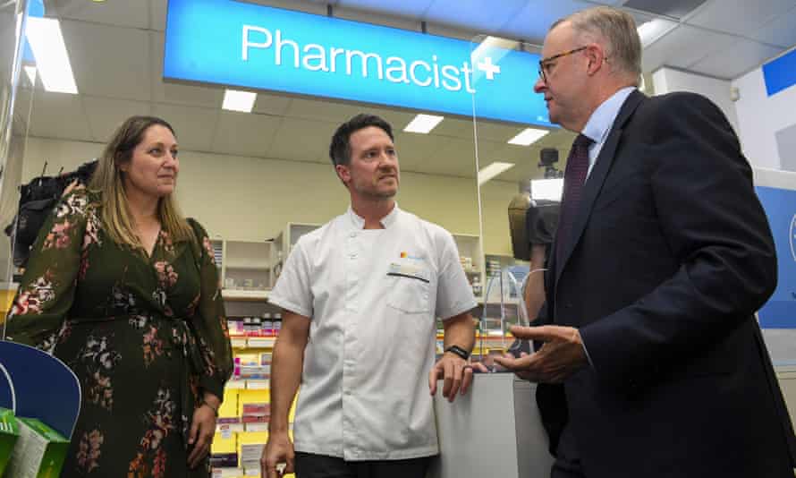 Anthony Albanese speaks to a pharmacist in Wadalba on the NSW Central Coast
