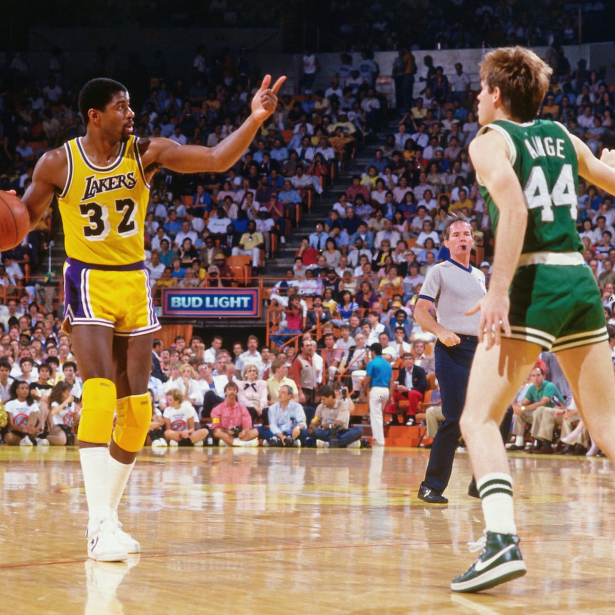 Saving The Moribund La Lakers Could Be Magic Johnson S Greatest Trick Of All Sport The Guardian