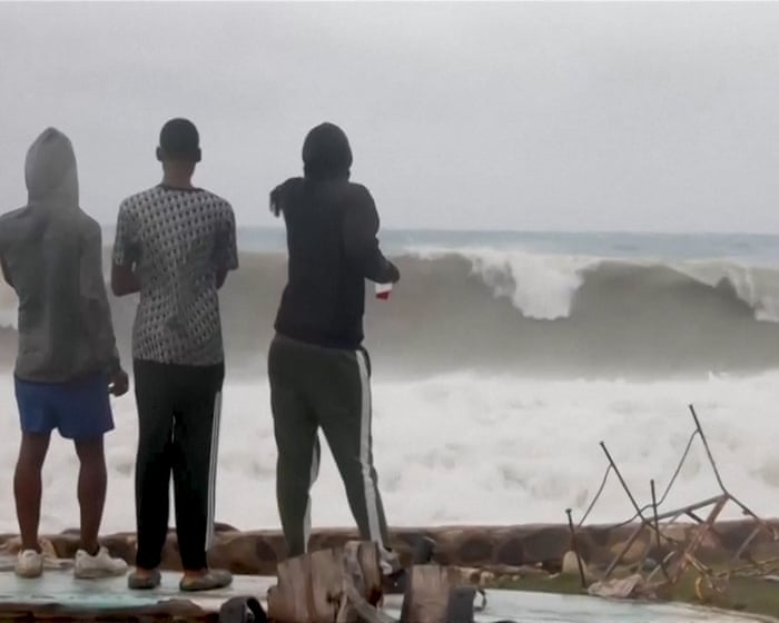 ‘It’s not turning back’: Jamaicans brace for Hurricane Melissa – video