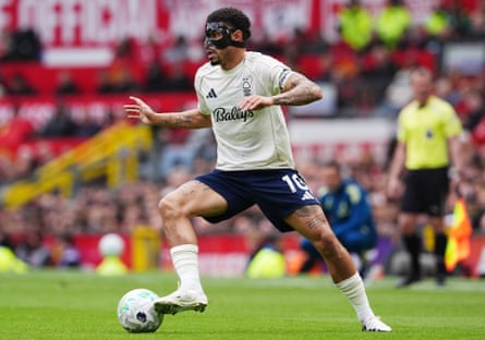 Morgan Gibbs-White playing in a protective mask due to a facial injury