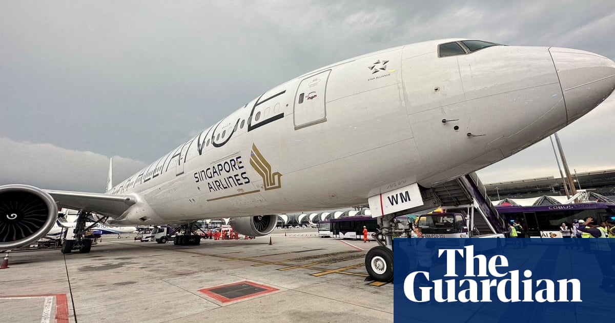 British passenger dies after severe turbulence on London to Singapore flight British passenger dies after severe turbulence on London to Singapore flight