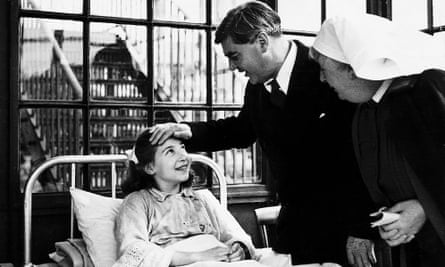 Qttlee’s 1945 Labour government founded the NHS. Here health minister Aneurin Bevan visits a hospital in Lancashire.