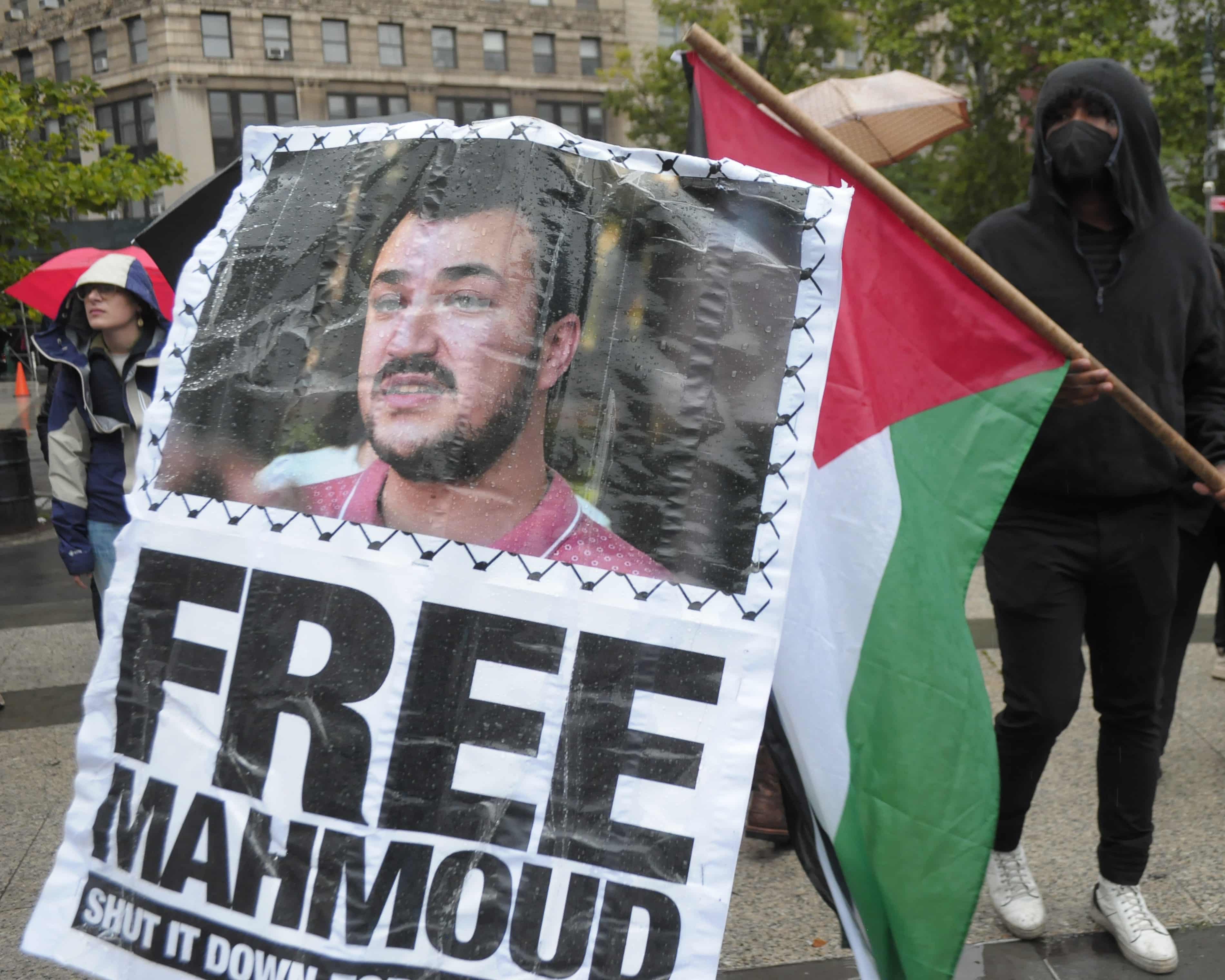 Judge says Trump’s bid to deport Mahmoud Khalil is unconstitutional (theguardian.com)