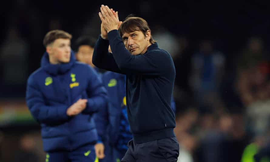 Antonio Conte applauds the Spurs fans on Thursday night.