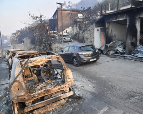 A large fire broke out last night in Lokva Rogoznica and spread to the area above Omiš.