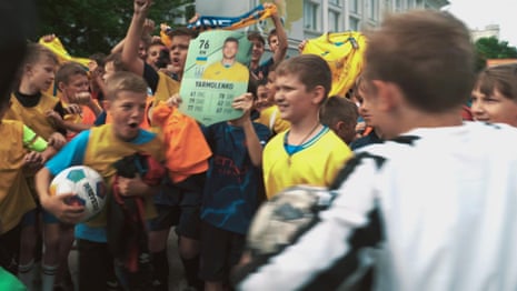 Binh lính và trường học giúp công bố đội hình Ukraine dự Euro 2024 – video