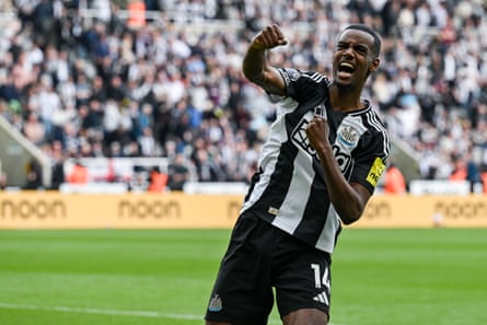 Alexander Isak punches the air