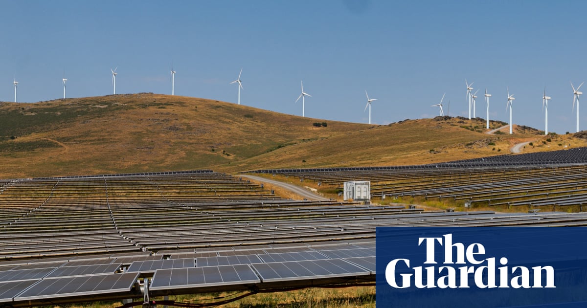 Spanish households save €10 a month thanks to renewables expansion, report finds