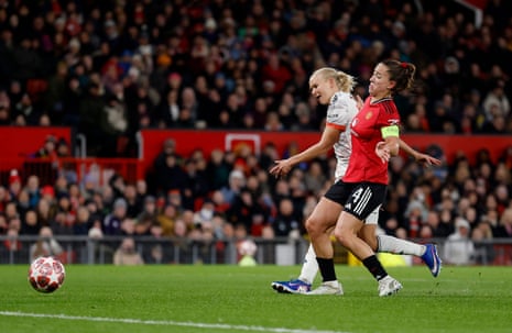 Pernille Harder scores the second goal for Bayern.