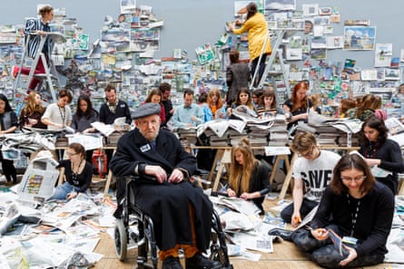 ‘He had a great sense of urgency’ … Gustav Metzger with students from Central Saint Martins in 2015.