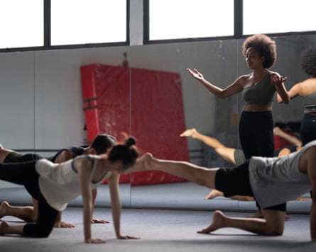 People at an exercise class in a gym