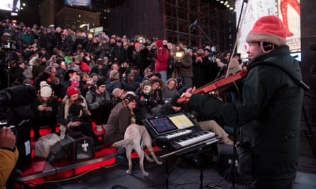 Laurie Anderson entertains New York’s canine population.
