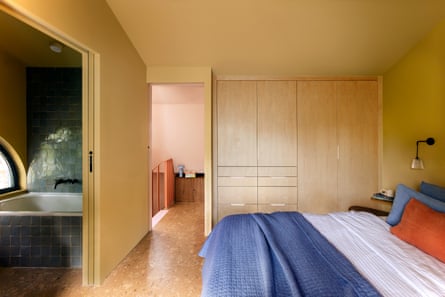 Bedroom and bathroom en suite