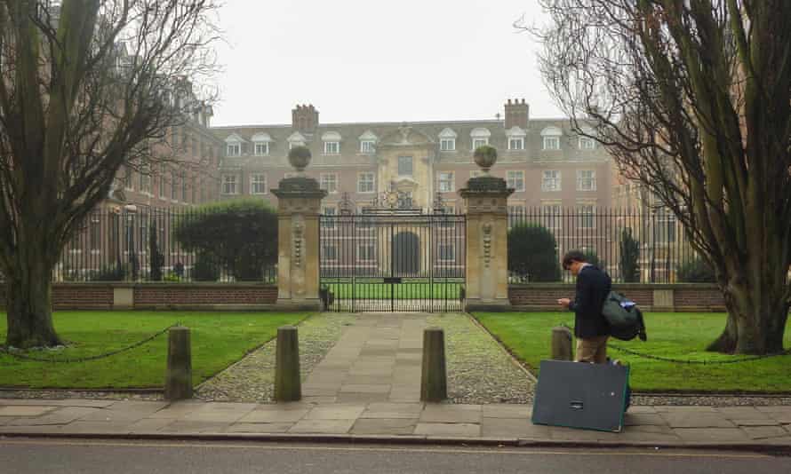 Student with bags luggage and portfolio case at entrance to St Catherine’s College, Cambridge.