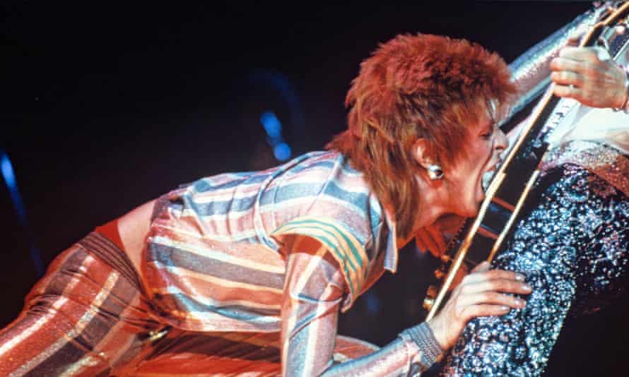 Bowie in 1973 … Guitar worshipper.