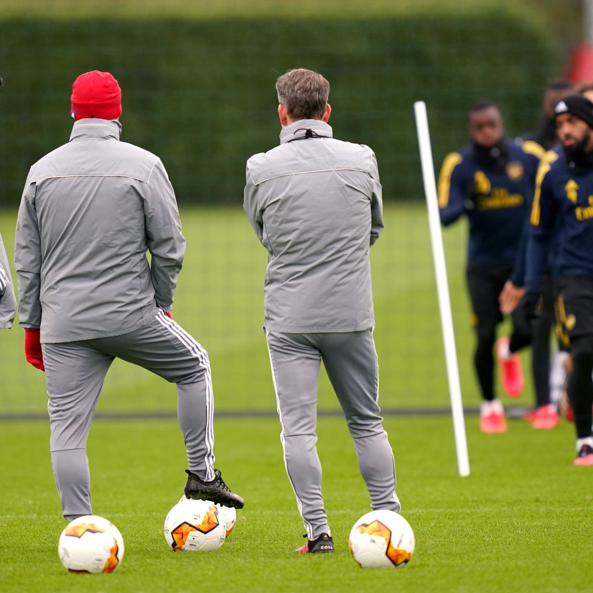 Arsenal S First Team Players Set To Agree 12 5 Salary Cuts Within 48 Hours Arsenal The Guardian