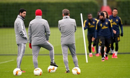Arsenal S First Team Players Set To Agree 12 5 Salary Cuts Within 48 Hours Arsenal The Guardian