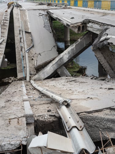 Bridge, Kyiv, 2022, the whole concrete structure is shown in collapse