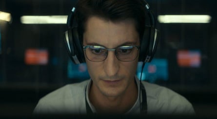Pierre Niney in Black Box.