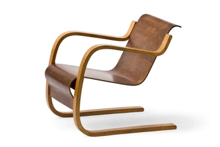 As if it’s been bent by the wind … a chair by Aalto.