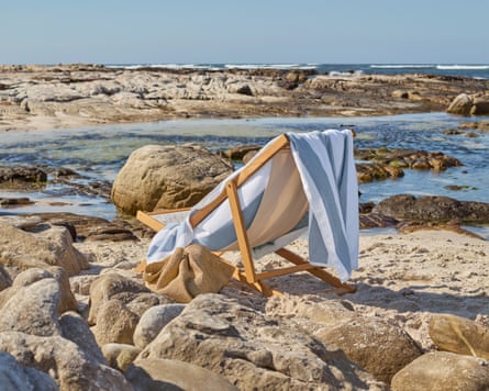 Toalla de playa con rayas Tide de The White Company