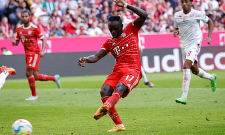 Sadio Mané fires home Bayern Munich’s third goal against Mainz.