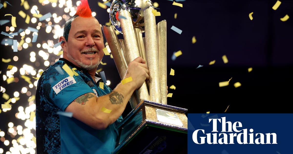 Peter Wright edges out Smith to win second PDC world championship