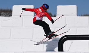 Eileen Gu tackles the challenging slopestyle course.