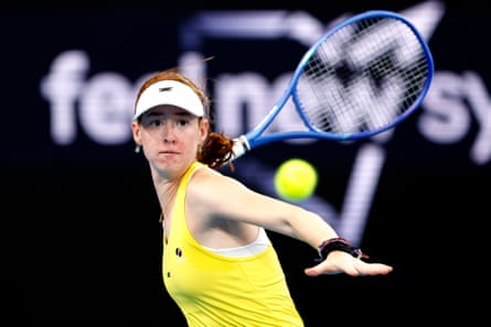 Maya Joint during her match against Iga Swiatek.