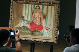 Fotografen fotografieren Odalisque mit roten Culottes von Henri Matisse im Museo de Arte Contemporáneo de Caracas Sofia Imber.