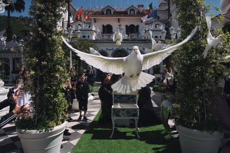 Doves are often released during the communion ceremonies to add to the spectacle