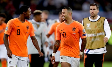 Football Transfer Rumours Wijnaldum And Depay To Join Barcelona Football The Guardian