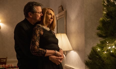 Colin Firth as Michael Peterson, hugging Toni Collette as his wife Kathleen in The Staircase.