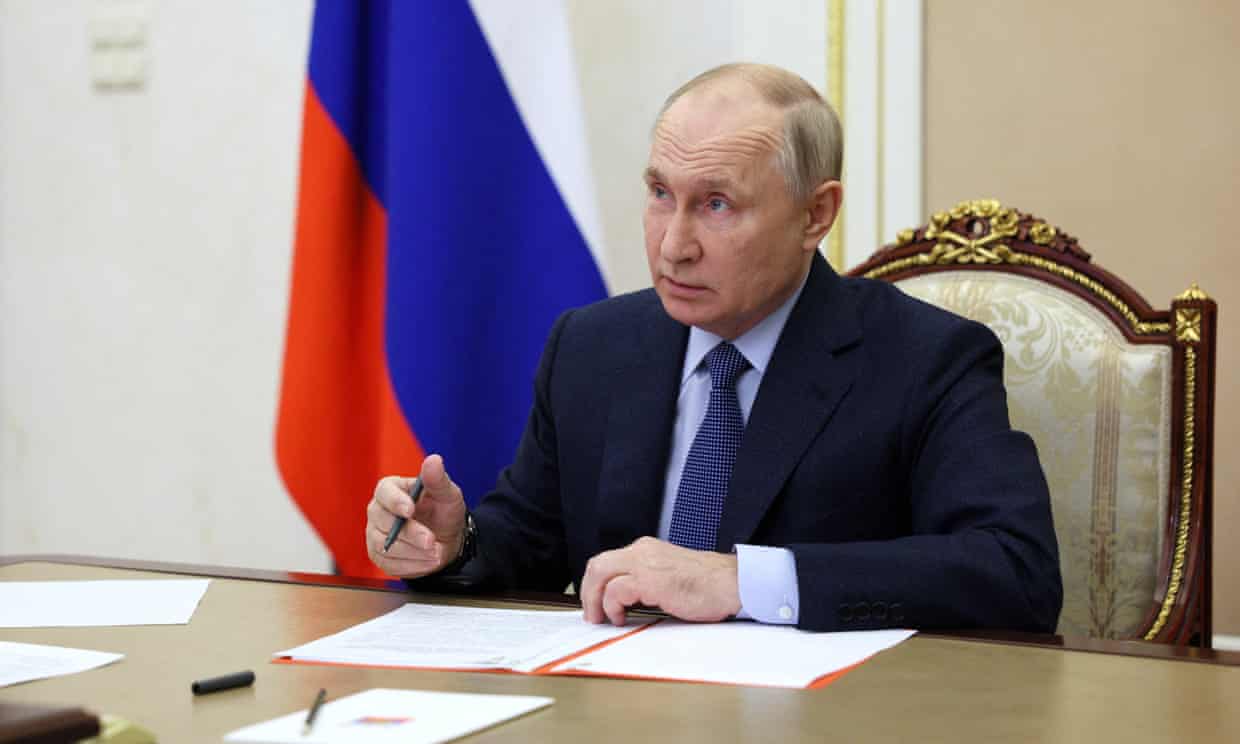 Russia has tightened capital controls to help prop up rouble, report says (theguardian.com)