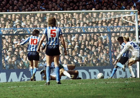 Dave Bennett scoring the winner against Leeds in the semi-final at Hillsborough in 1987.