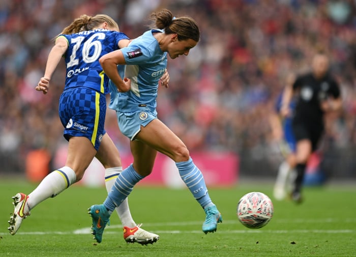 Manchester City’s Hayley Raso scores her side’s second goal to put them back on level terms.