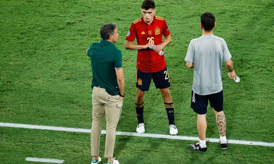 Misfiring Spain scramble for answers before must-win Slovakia game | Euro 2020 1 Luis Enrique talks to Pedri during the draw with Poland.