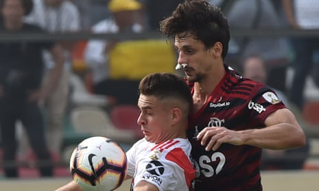 Flamengo’s Rodrigo Caio (right) and River Plate’s Rafael Santos Borre vie for the ball.