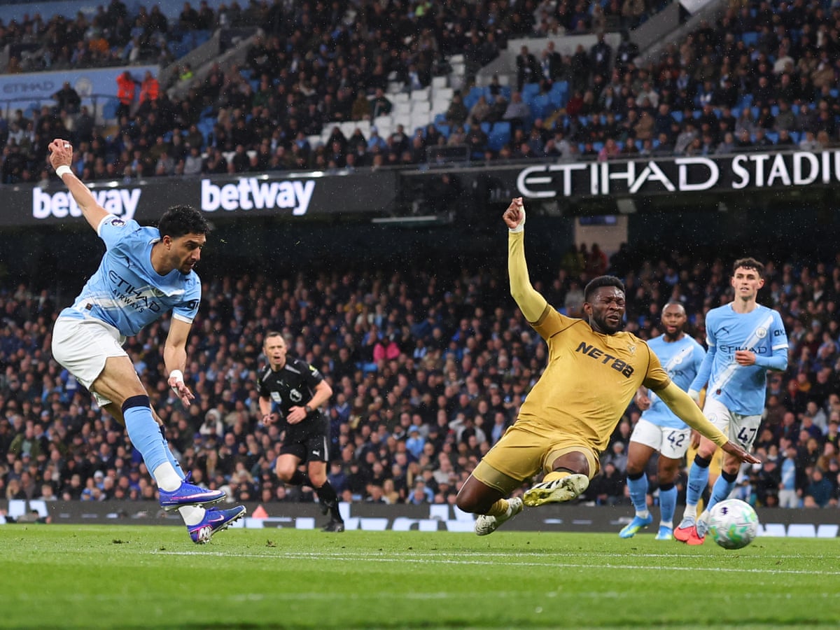 Foden inspires Manchester City's win against Crystal Palace to close gap at top | Premier League | The Guardian